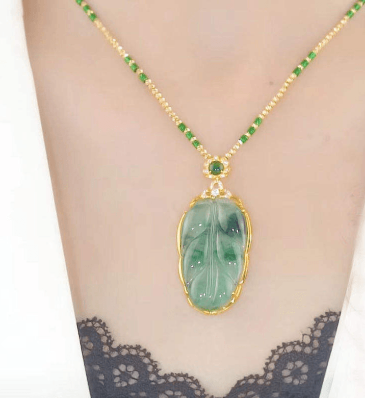 Collar Jade — hoja de jade verde