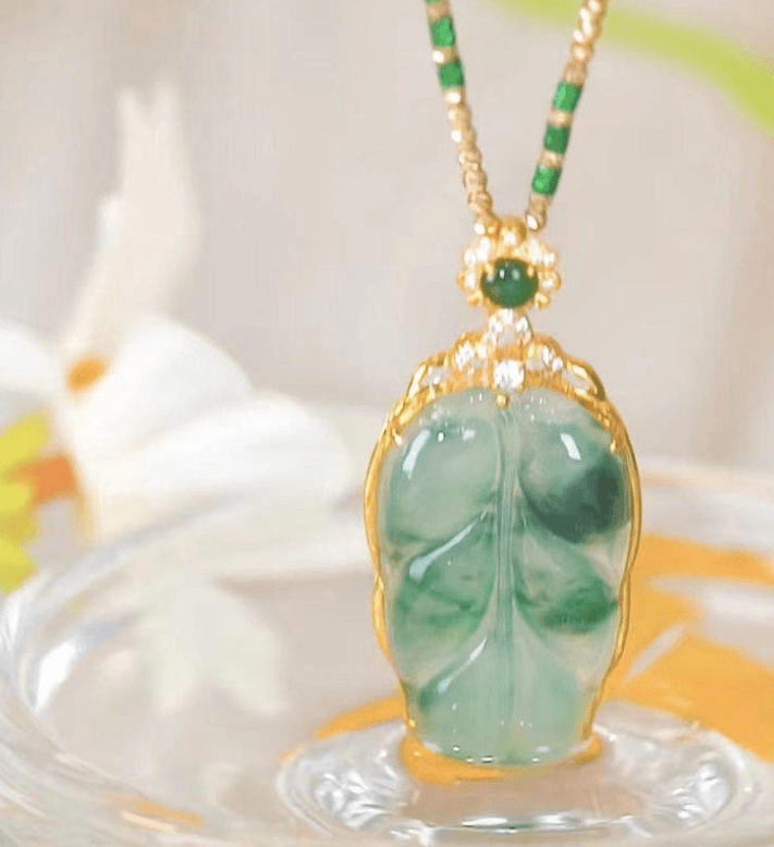 Collar Jade — hoja de jade verde