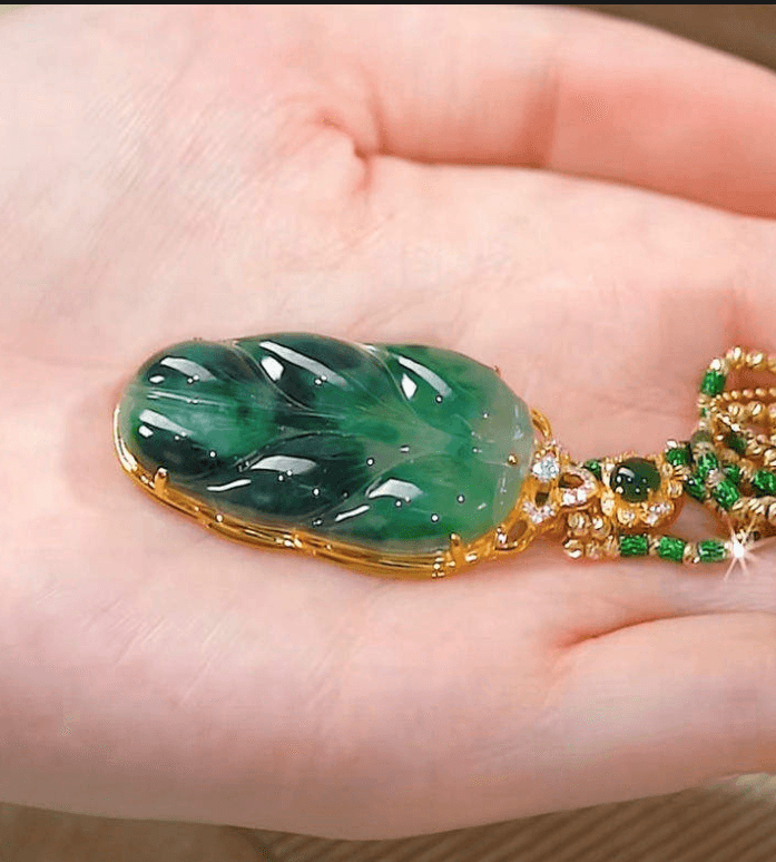 Collar Jade — hoja de jade verde